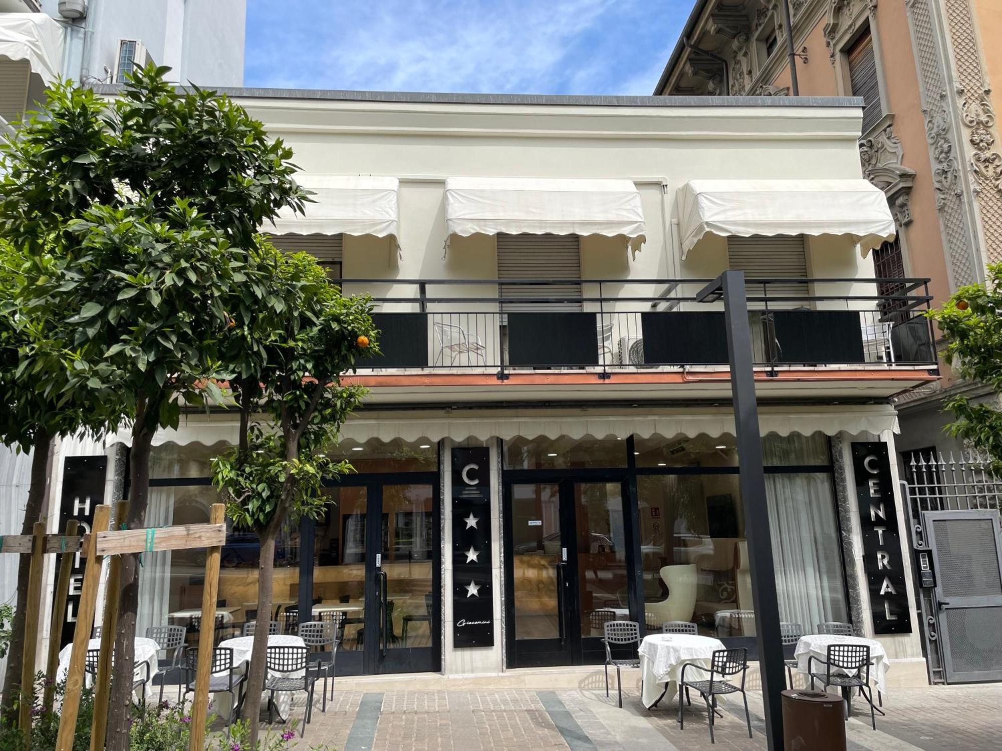 Hotel Central Giacomini سالو المظهر الخارجي الصورة