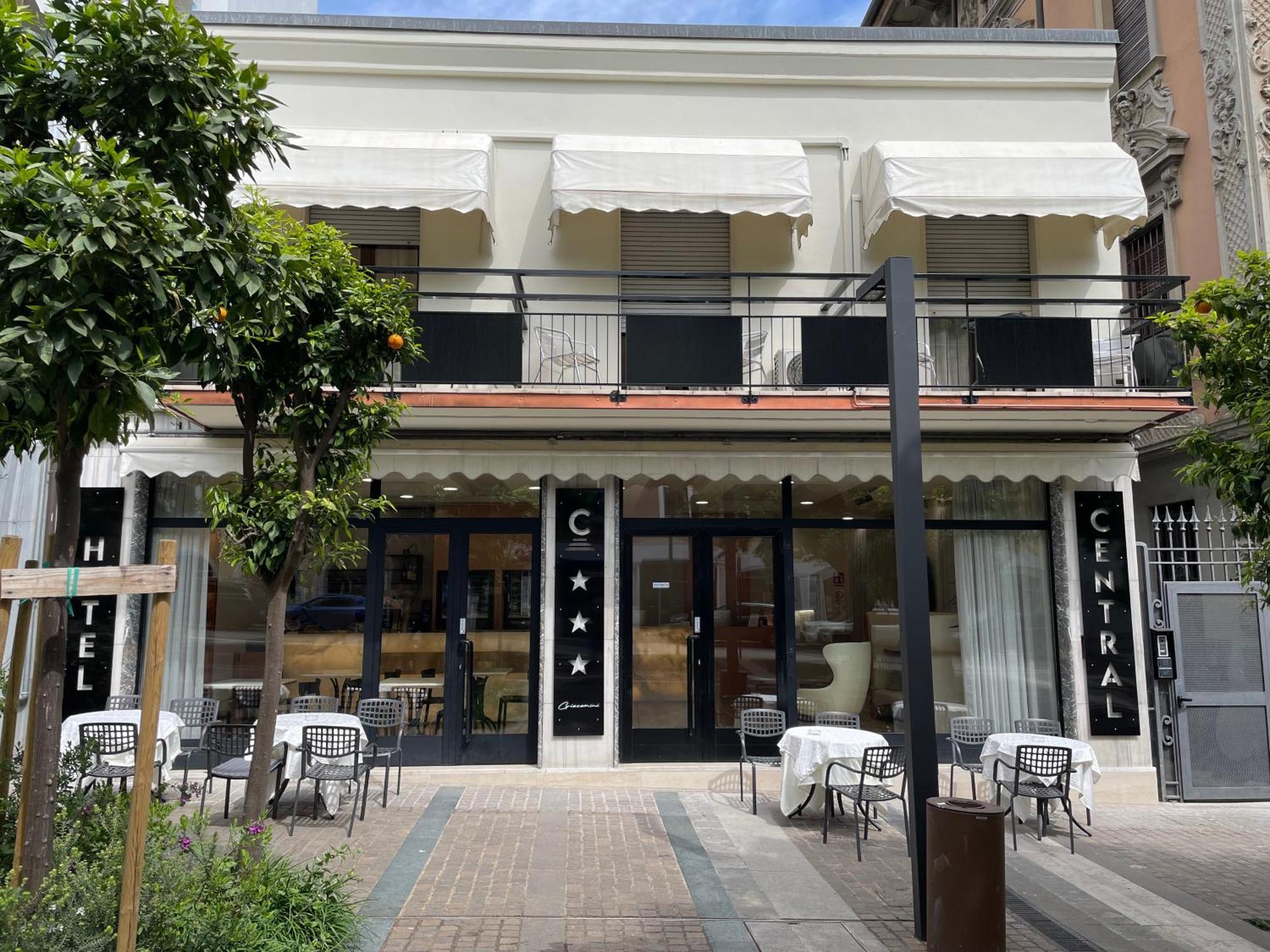 Hotel Central Giacomini سالو المظهر الخارجي الصورة