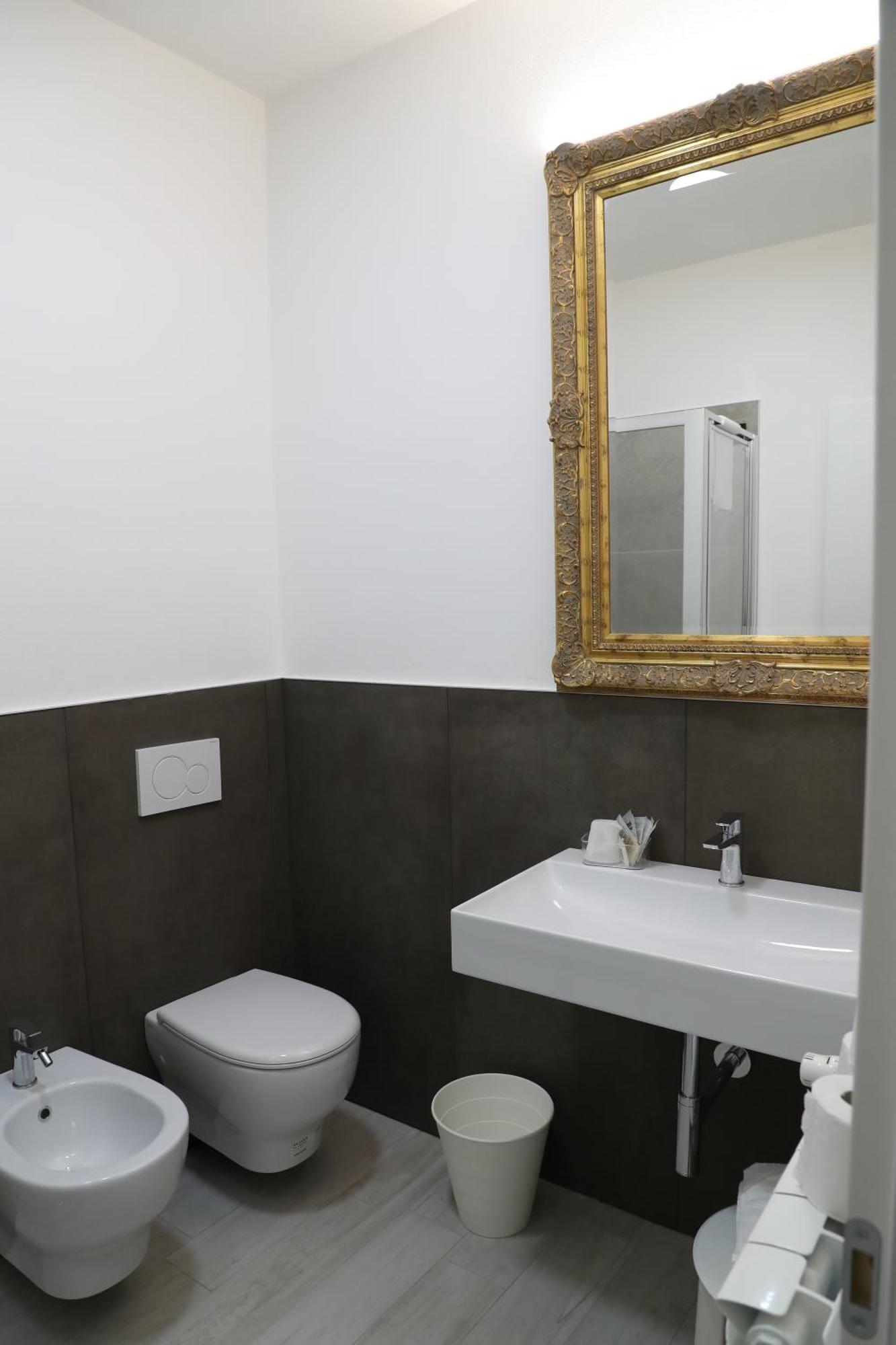 Hotel Central Giacomini سالو المظهر الخارجي الصورة