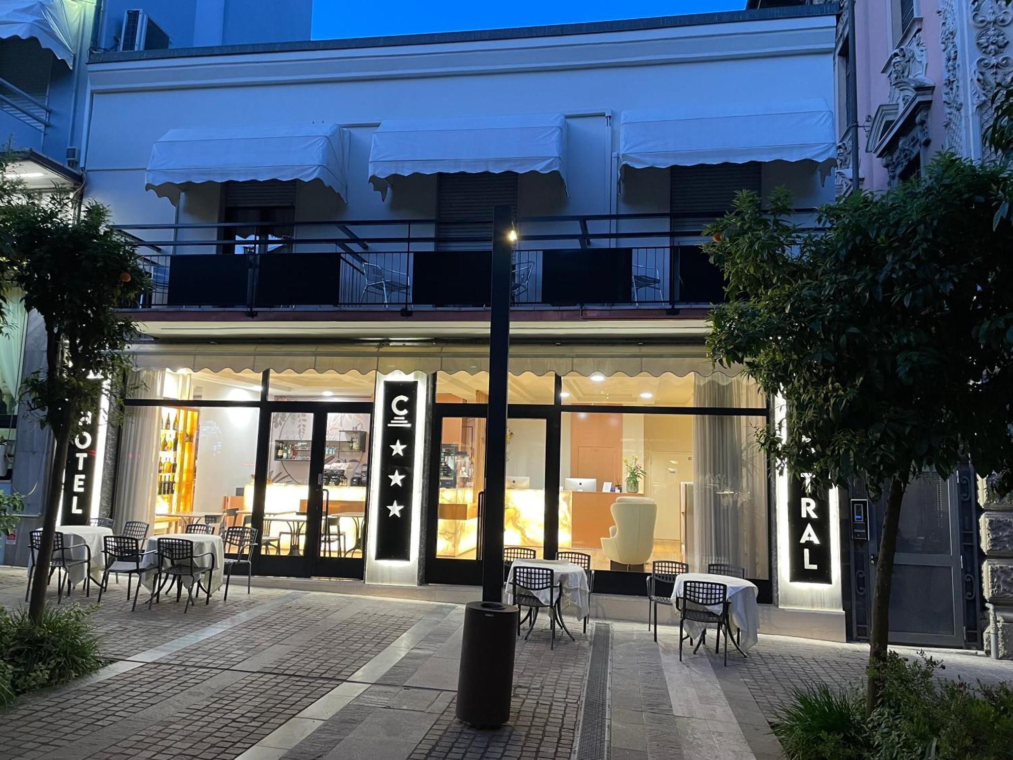 Hotel Central Giacomini سالو المظهر الخارجي الصورة