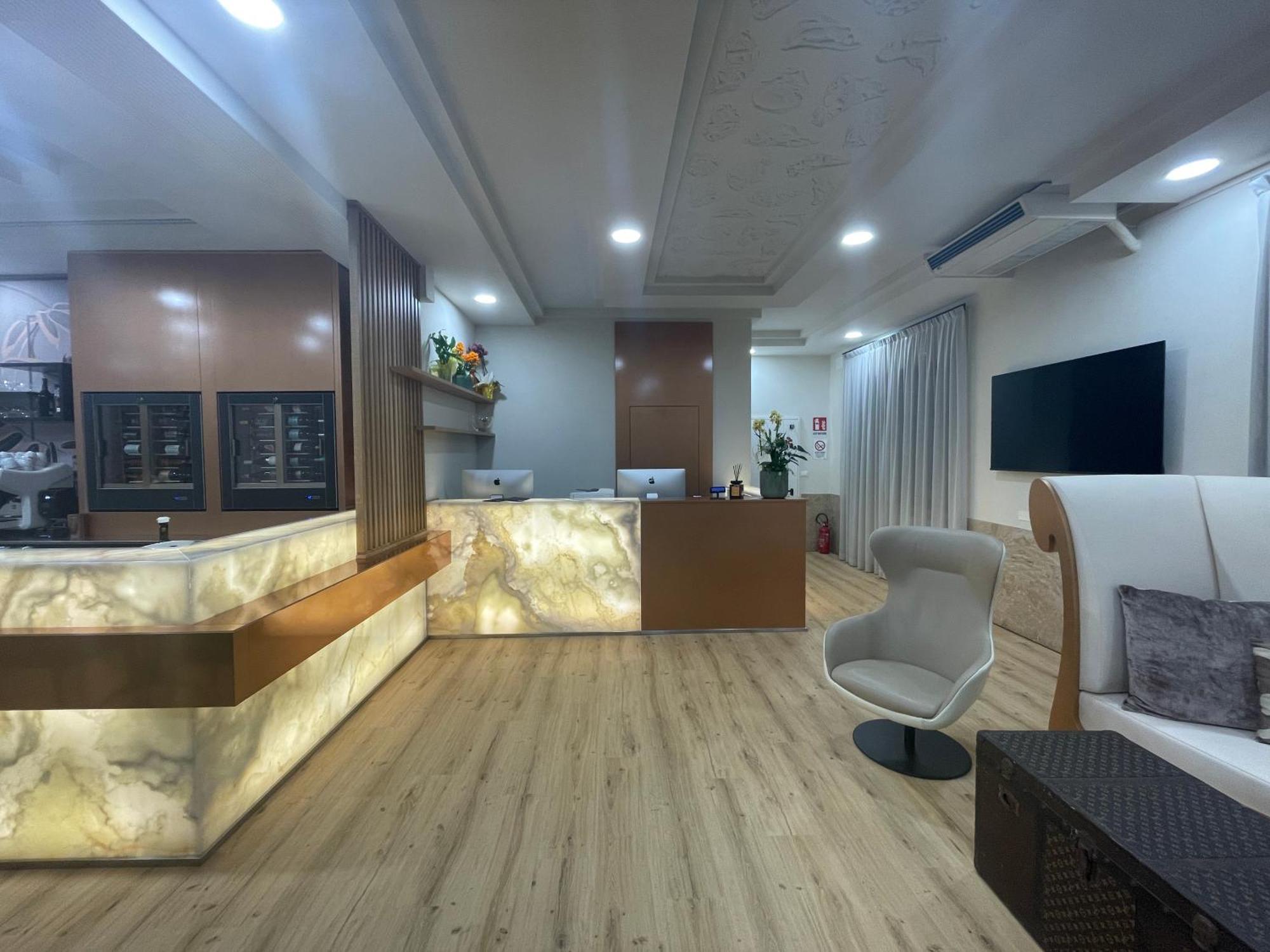 Hotel Central Giacomini سالو المظهر الخارجي الصورة