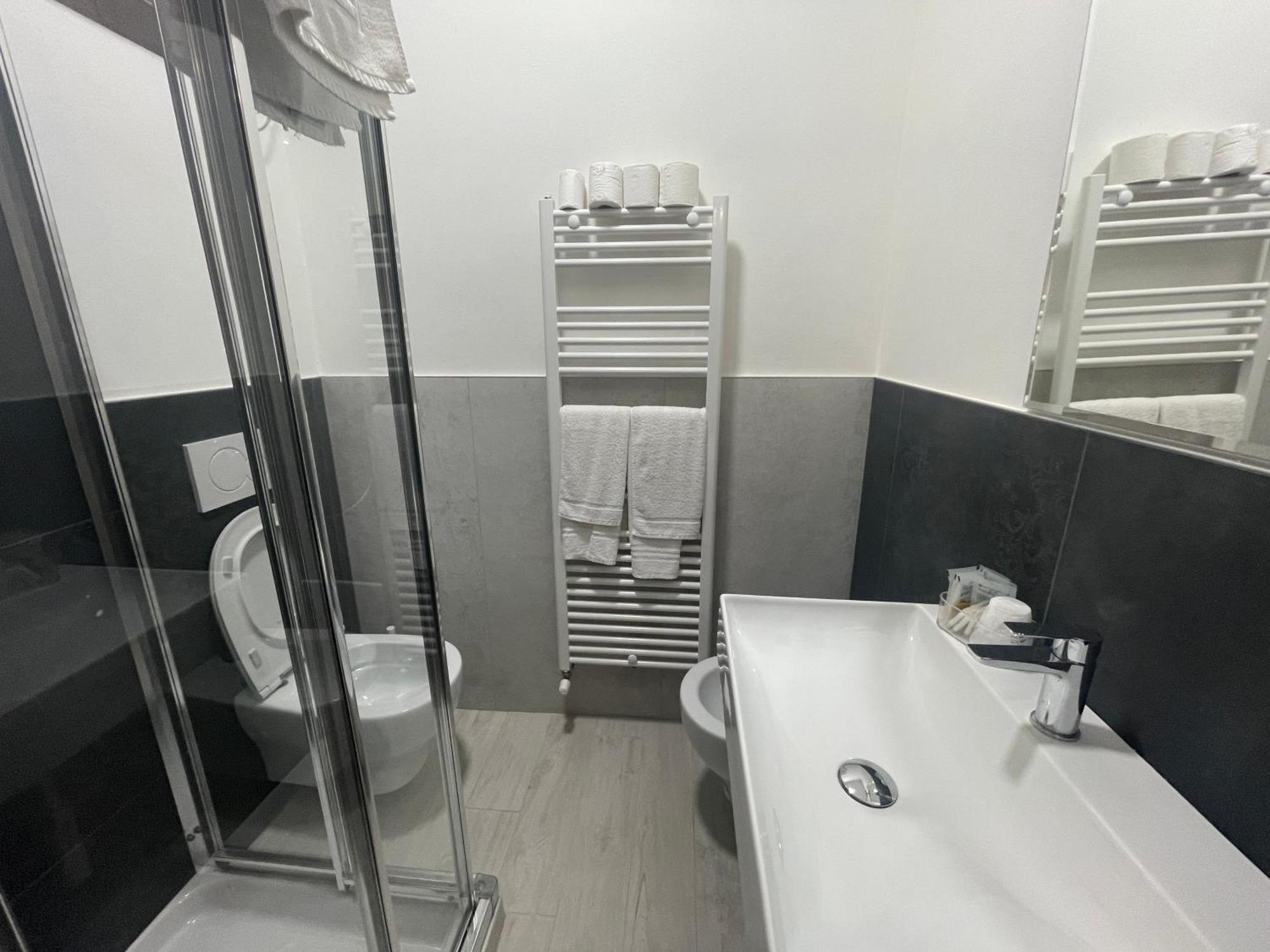 Hotel Central Giacomini سالو المظهر الخارجي الصورة